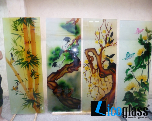 THI CÔNG TRANH KÍNH TREO TƯỜNG 02