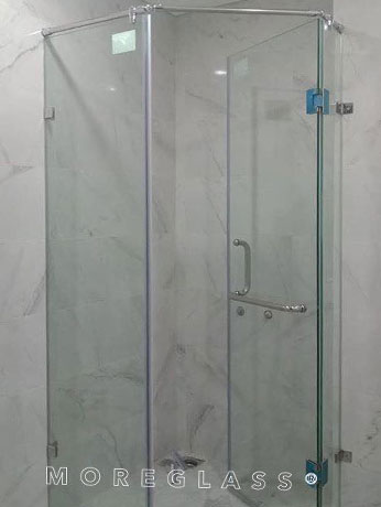  Phòng tắm kính sử dụng vách kính 135 độ cao cấp