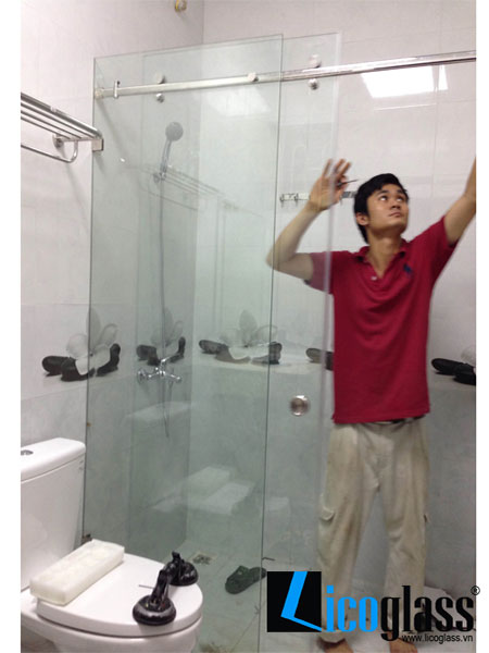  VÁCH TẮM KÍNH CỬA TRƯỢT THCS ĐOÀN THỊ ĐIỂM