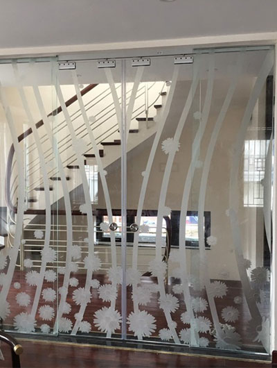  Cửa kính thủy lực khắc 3D cửa trượt tay nắm âm