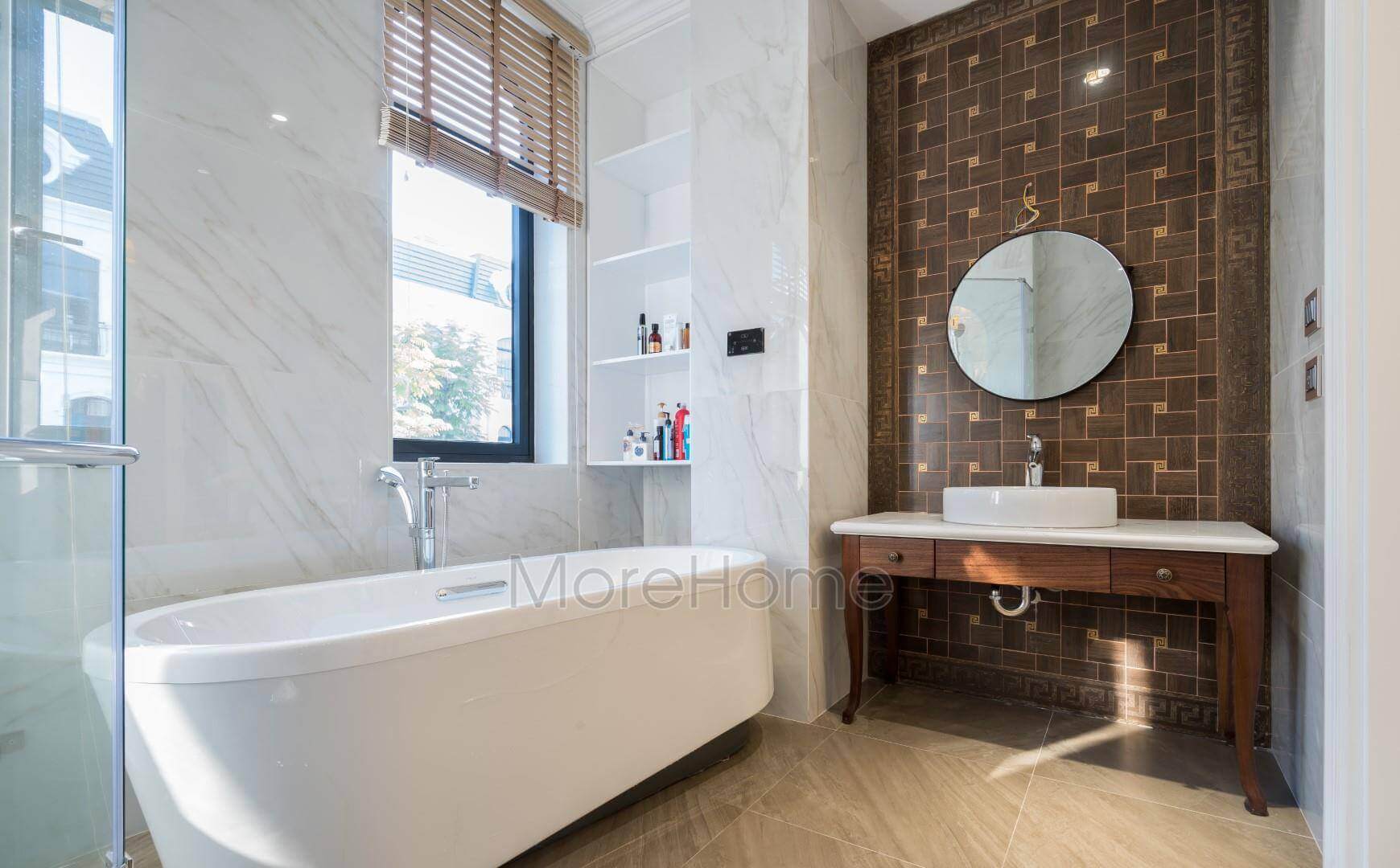 Thi công phòng tắm kính cường lực cho biệt thự cao cấp Vách kính cường lực - phòng tắm kính