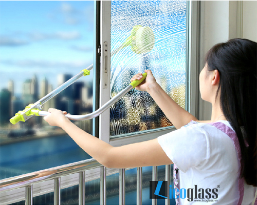 Vệ sinh cửa kính cường lực sáng bóng, bền đẹp đón Tết ve-sinh-cua-kinh-cuo...