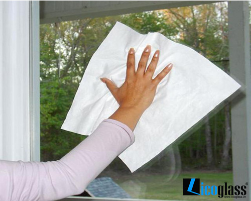 Vệ sinh cửa kính cường lực sáng bóng, bền đẹp đón Tết ve-sinh-cua-kinh-cuo...