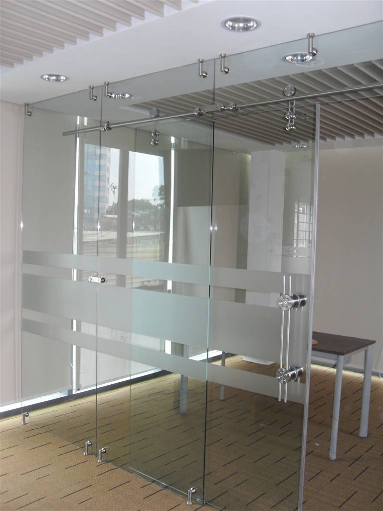 Giải đáp thắc mắc tự nhiên vỡ của cửa kính cường lực cua-kinh-cuong-luc