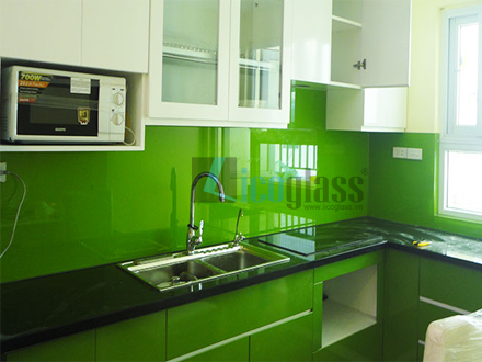 kính ốp bếp màu xanh non