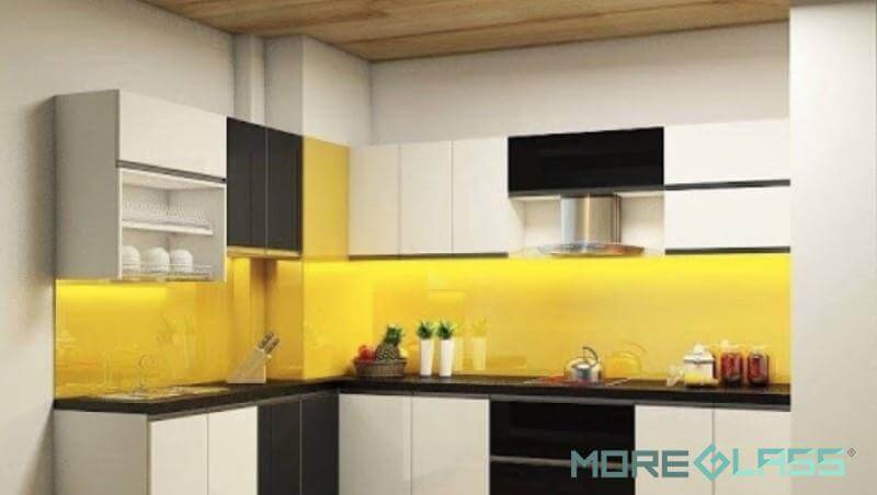 Kính màu ốp bếp