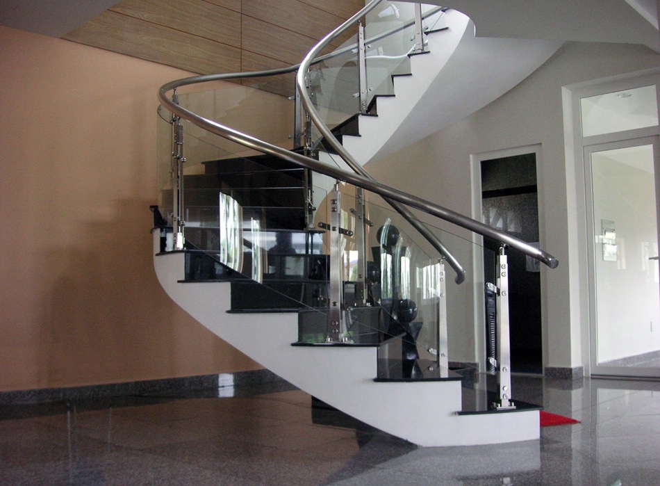 lan can kính uốn cong