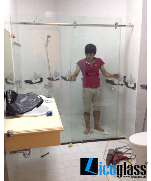 vách kính cường lực