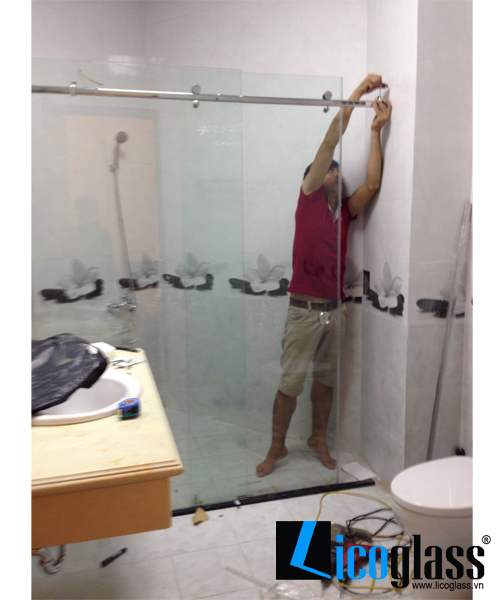 vách kính cường lực
